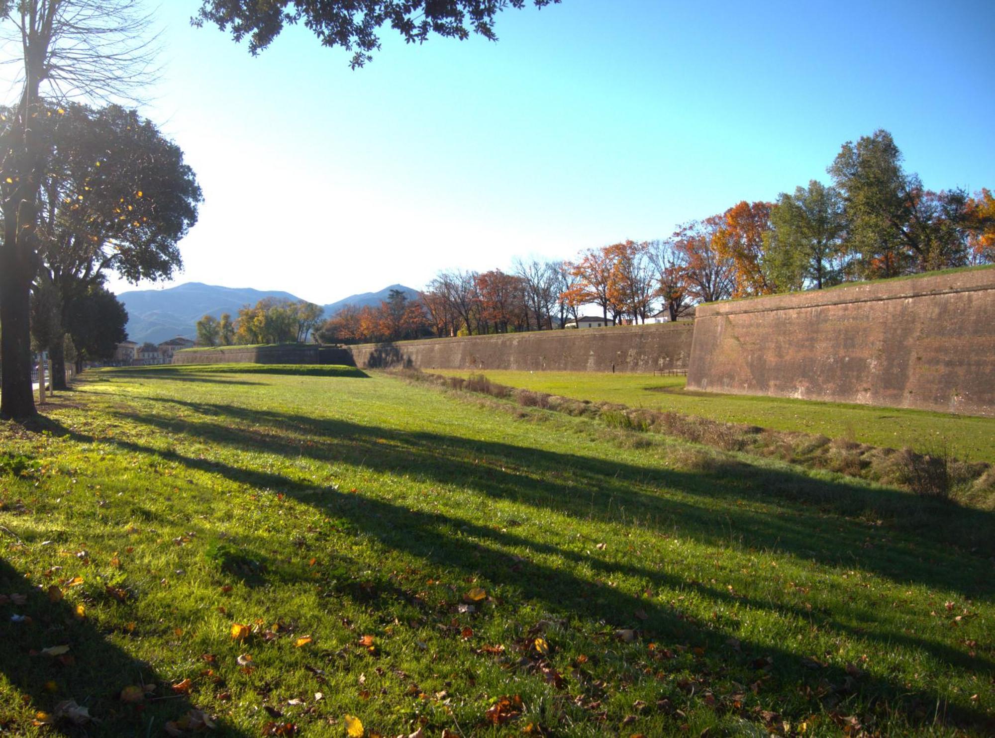 Appartamento Via Grandi - Free Gated Parking - 5 Minutes From Center Lucca Exterior foto
